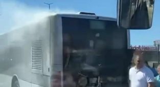 İstanbul'da metrobüs yangını