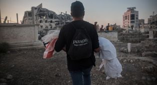 Katil İsrail'in saldırılarında 10 Filistinli daha hayatını kaybetti