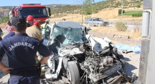Manisa'da tır ile otomobil çarpıştı: 4 ölü