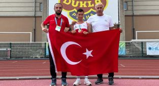 Milli atlet Muhammet Eren Uysal'dan altın madalya