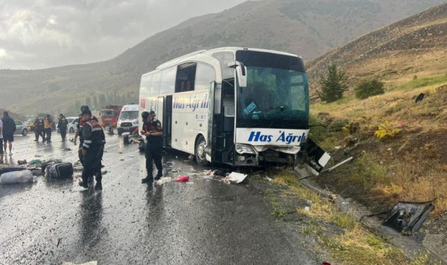 Sivas'ta yolcu otobüsü dağın yamacına çarptı: 4 ölü, 33 yaralı