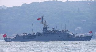 Türk savaş gemileri KKTC'deki limanlarda ziyarete açılacak