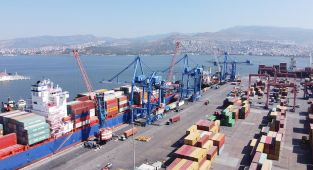 Türkiye'nin komşularına ihracatı yılın ilk yarısında 13,3 milyar dolara ulaştı