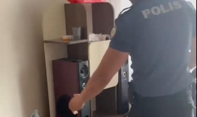 33 yıl hapis cezası bulunan firari, evdeki rafın arkasında yakalandı