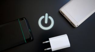 Bakan Uraloğlu: Uçuşlarda powerbank kullanımının yasaklanmasını tavsiye ettik