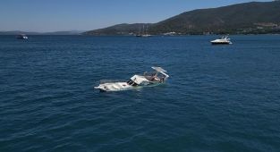 Bodrum'da 10 metrelik tekne battı