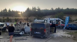 Burdur'da 6 kişinin yaralandığı kaza kamerada