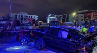 Bursa'da otomobil ile hafif ticari araç çarpıştı: 2 ölü