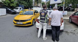 Fatih'te yolcu seçen taksi sürücüsüne 9 bin 267 lira ceza kesildi