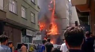 Gaziantep'te bina yangını: 15 kişi dumandan etkilendi