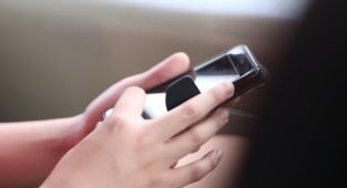 Güney Kore'de okullarda ders saatlerinde cep telefonu kullanımı yasaklandı