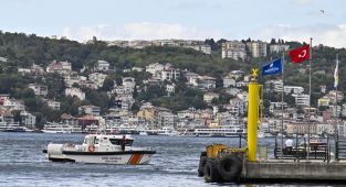 İstanbul Boğazı'nda kaybolan Rus yüzücüyü arama çalışmaları sürüyor