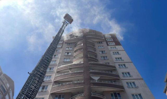 Kayseri'de 14 katlı apartmanda yangın çıktı