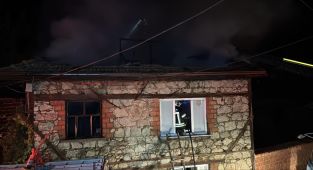 Kütahya'da yangın: 4 ev küle döndü