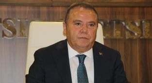 Muhittin Böcek'in oğlu rüşvet soruşturması kapsamında gözaltına alındı