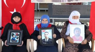 Muşlu aileler DEM Parti önündeki eylemlerini sürdürdü