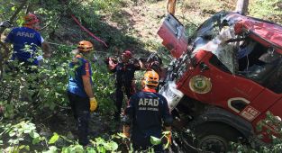 Osmaniye'de yangına giden arazöz devrildi: 1 şehit, 4 yaralı
