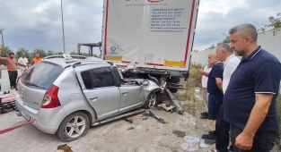Tıra arkadan çarpan otomobildeki 2 kişi öldü, 2 kişi yaralandı