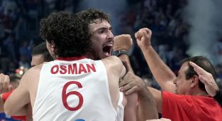 '12 Dev Adam' yarı final için sahaya çıkıyor