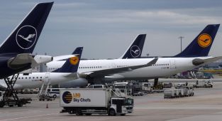 Alman hava yolu şirketi Lufthansa 2030'a kadar 4 bin kişiyi işten çıkaracak