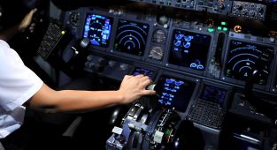 Alman pilotların çoğu uçuş sırasında uyukladığını kabul etti