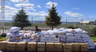 Ankarada şüpheli tırlardan 6,1 ton kaçak tütün ele geçirildi