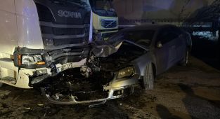 Bolu'da park halindeki araçlara çarpan otomobildeki 4 kişi ağır yaralandı