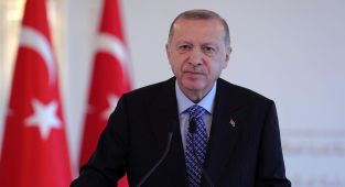 Cumhurbaşkanı Erdoğan, A Milli Futbol Takımı'nı tebrik etti