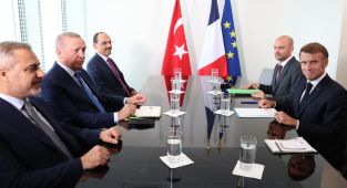 Cumhurbaşkanı Erdoğan, Macron ile bir araya geldi