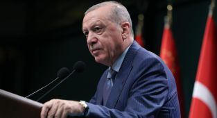 Erdoğan: Yüz binlerce insanımızın acı çektiği o meşum günleri asla unutmayacağız