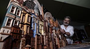 Farklı sanat dallarının birleşimiyle ortaya çıkan neva ile ahşap eserler üretiyor