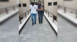 Firarinin son 'perdesi': Polisi görünce ölü taklidi yaptı