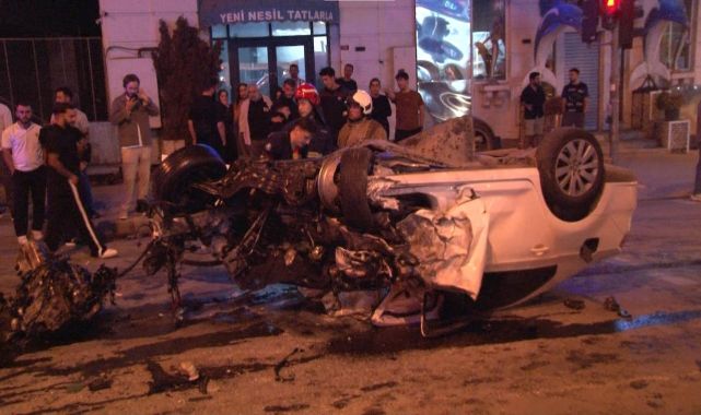 İETT otobüsü ile otomobil çarpıştı: 2 yaralı