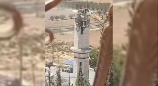 İşgalci İsrail ordusu Batı Şeria'da bir caminin minaresini yıktı