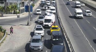 İstanbul'da sürücüler 'Lütfen ambulansa yol ver' anonsunu radyodan duyacak