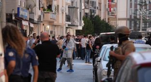 İzmir'de polis merkezine silahlı saldırı: 2 şehit
