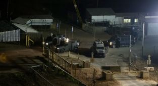 Katil İsrail askerleri El Halil Belediye Başkanı da dahil çok sayıda Filistinliyi gözaltına aldı