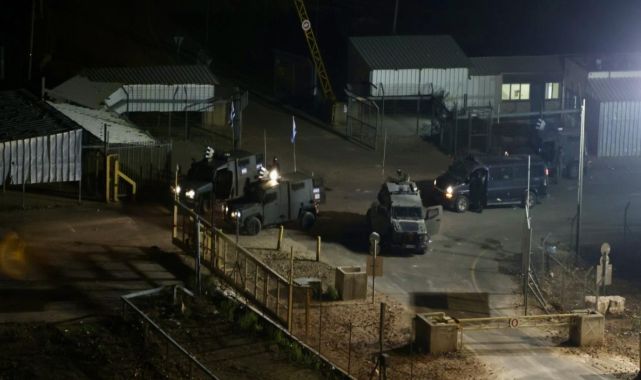 Katil İsrail askerleri El Halil Belediye Başkanı da dahil çok sayıda Filistinliyi gözaltına aldı