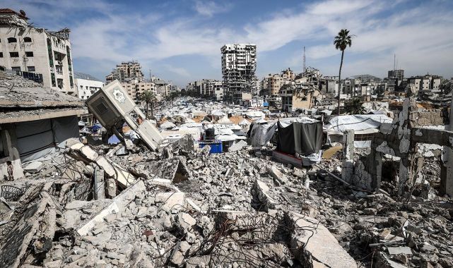 Katil İsrail Gazze Şeridi'nde aralarında çocukların da olduğu 29 Filistinliyi daha öldürdü