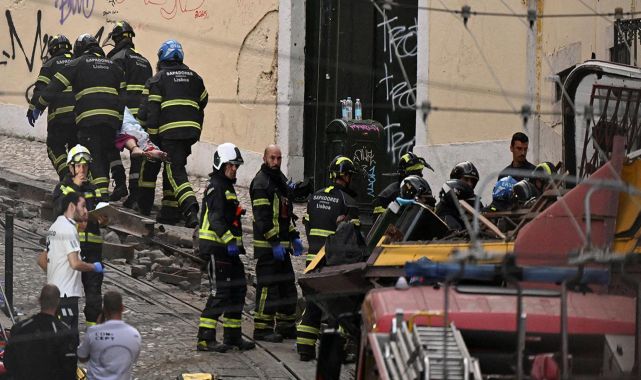 Portekiz'de tramvayın raydan çıktığı kazada 15 kişi öldü, 18 kişi yaralandı
