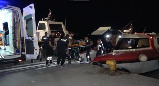 Tekne kazasında yaralanan kişi deniz ambulansı ile kurtarıldı
