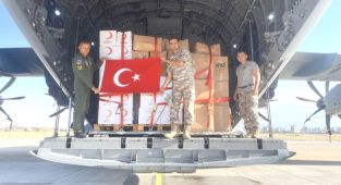 Türkiye, Afganistan'a 25 ton insani yardım gönderdi