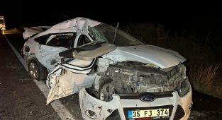Uşak'ta otomobil tırla çarpıştı: 1 ölü, 1 yaralı