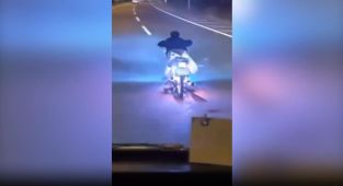 Bolu'da trafik güvenliğini tehlikeye sokan motosikletliye 49 bin 680 lira ceza kesildi