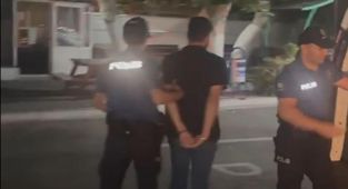 Ehliyet sınavında kopya düzeneğiyle yakalanan 2 kişi gözaltında