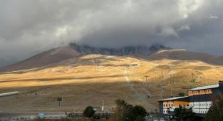 Erciyes'e kar yağdı
