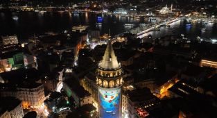 Galata Kulesi'ne Sıfır Atık Forumu kapsamında çevre temalı görseller yansıtıldı