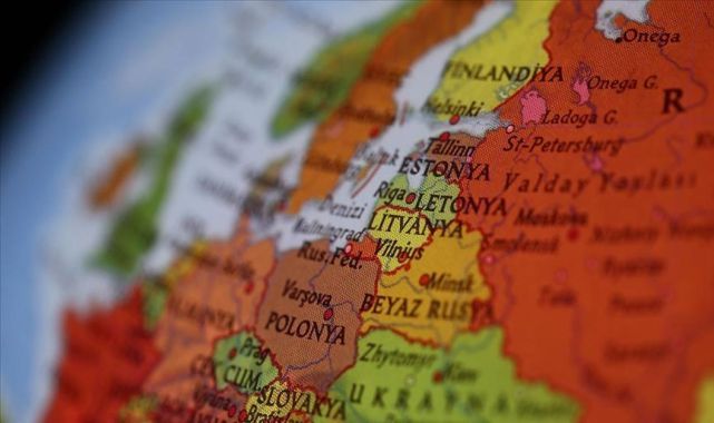 Litvanya, hava sahasına giren balonlar nedeniyle Belarus ile sınır kapılarını geçici olarak kapattı