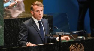 Macron: Louvre Müzesi'ndeki hırsızlık mirasımıza saldırı