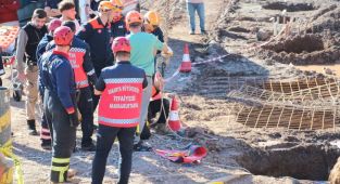 Sakarya'da kuyuya düşen işçi hayatını kaybetti